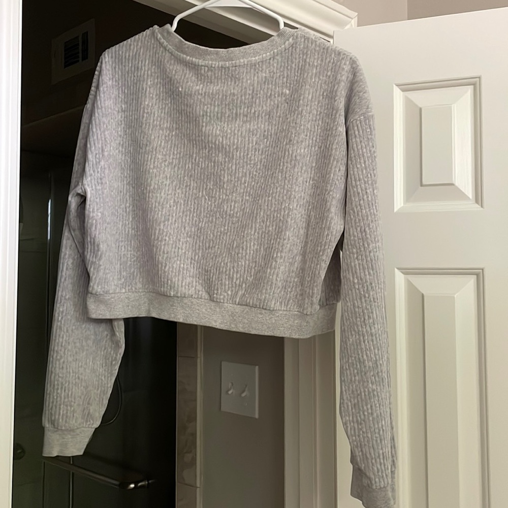 Forever 21 cropped grey pullover.